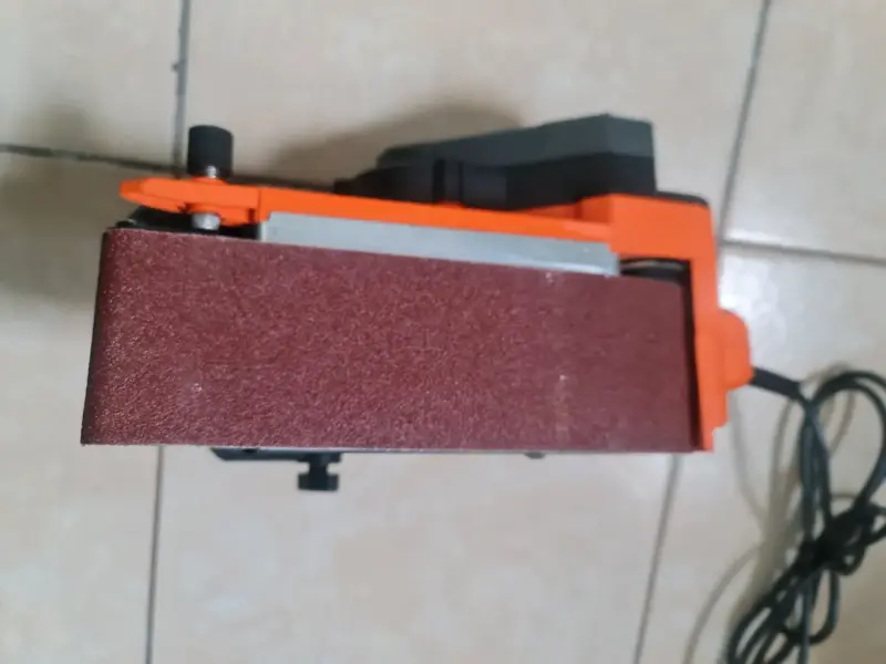 Lijadora de banda Black+Decker BEBS0900 - 5