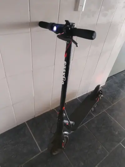 Scooter eléctrico EasyGo con luz LED - miniatura 1