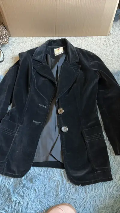 Blazer de terciopelo negro para mujer - miniatura 2