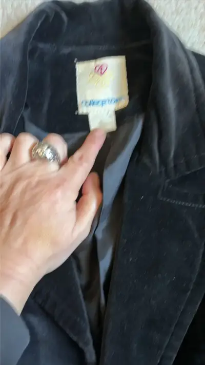 Blazer de terciopelo negro para mujer - miniatura 3