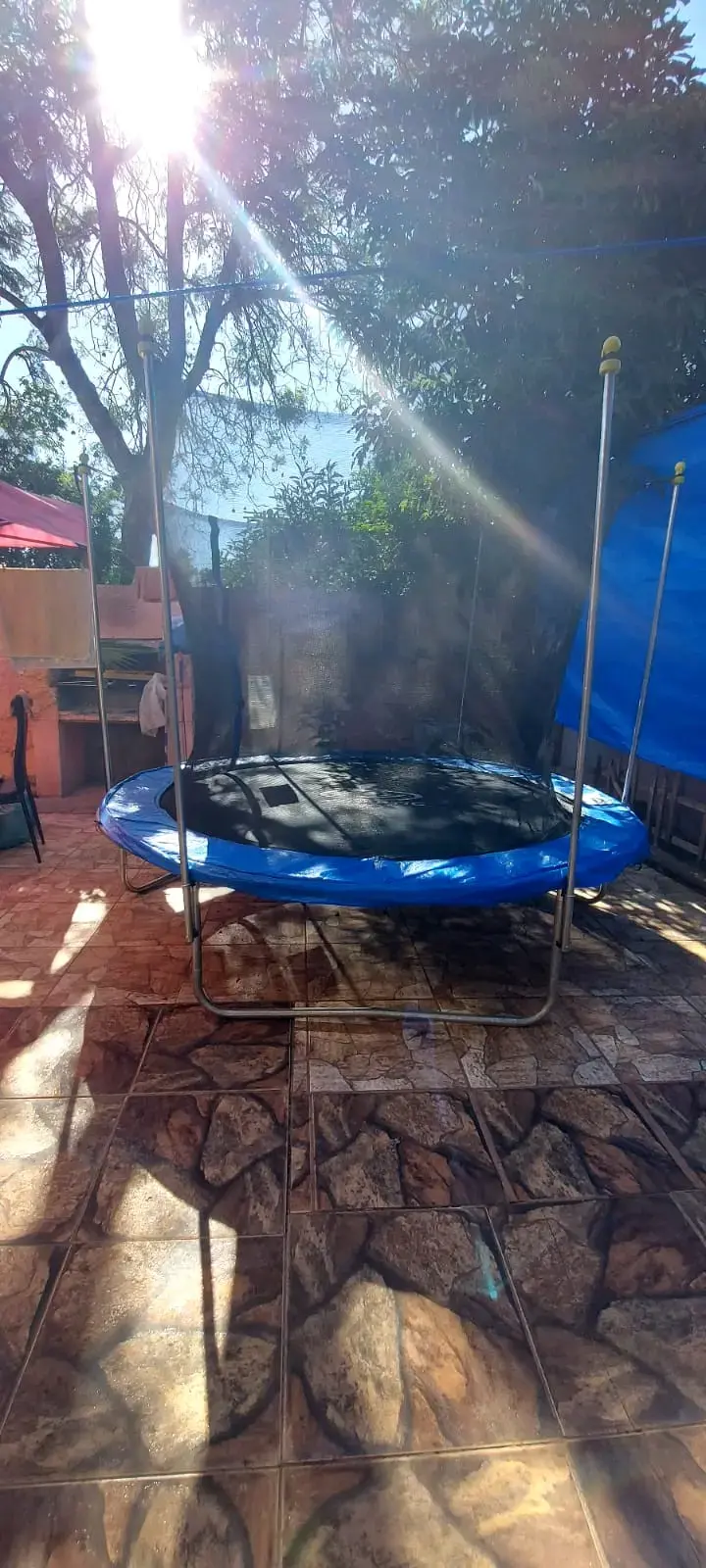 Cama elástica con red de seguridad - 1
