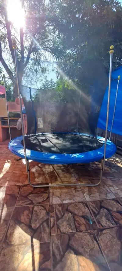 Cama elástica con red de seguridad - miniatura 2
