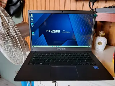 Notebook Hyundai con pantalla de 14 pulgadas - miniatura 1