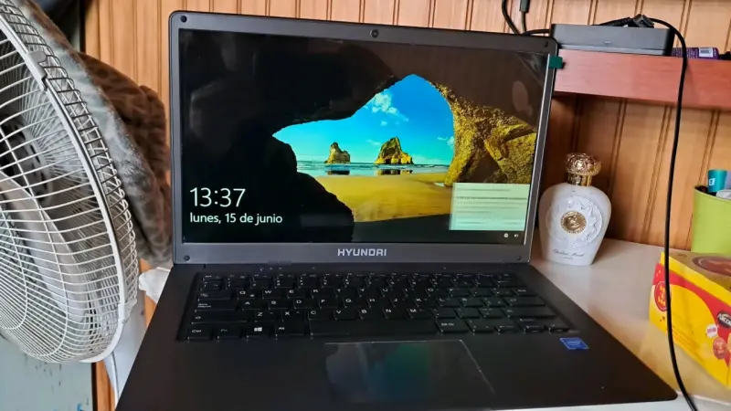 Notebook Hyundai con pantalla de 14 pulgadas - 2