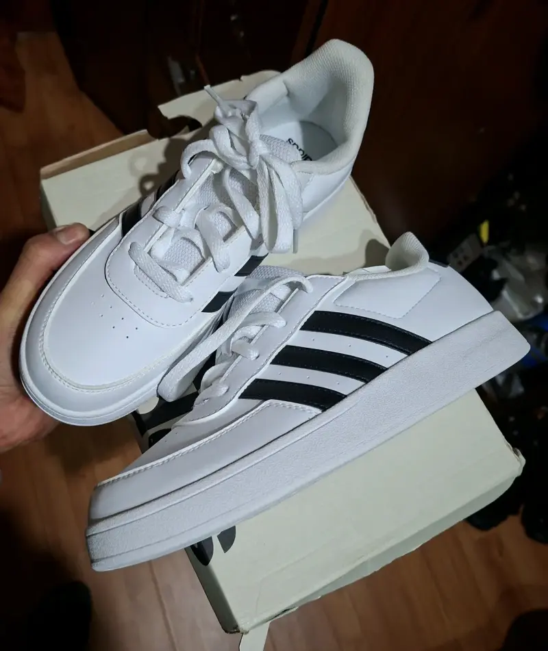 Zapatillas Adidas blancas y negras nuevas - 2