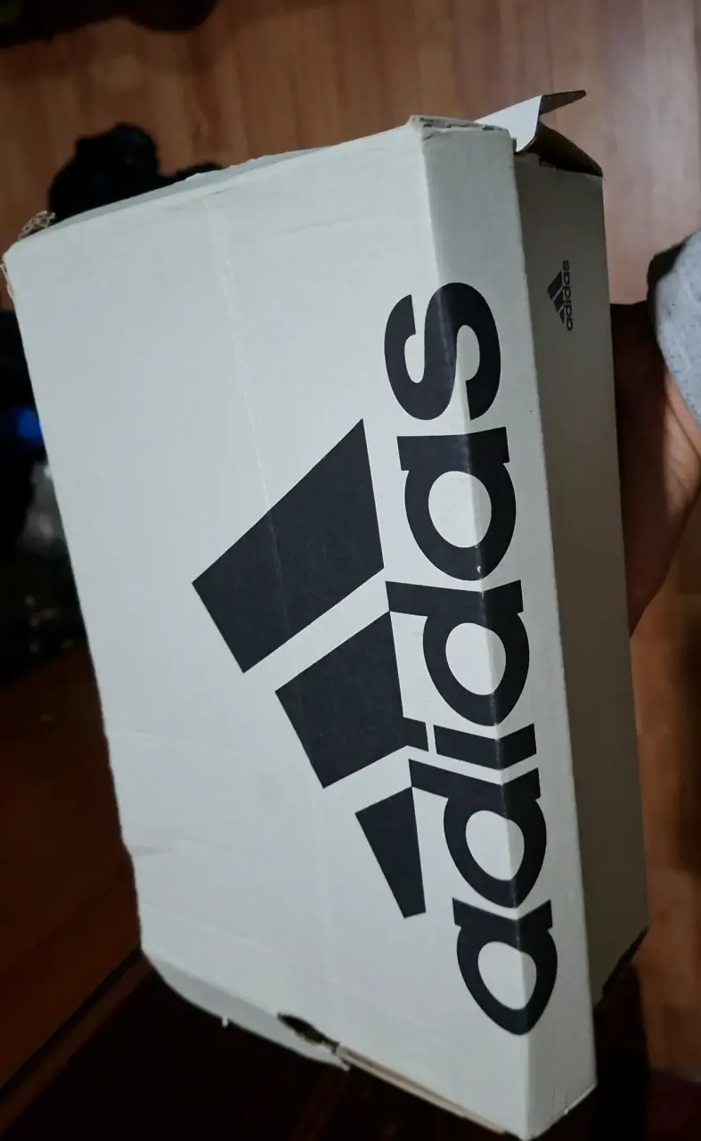 Zapatillas Adidas blancas y negras nuevas - 4