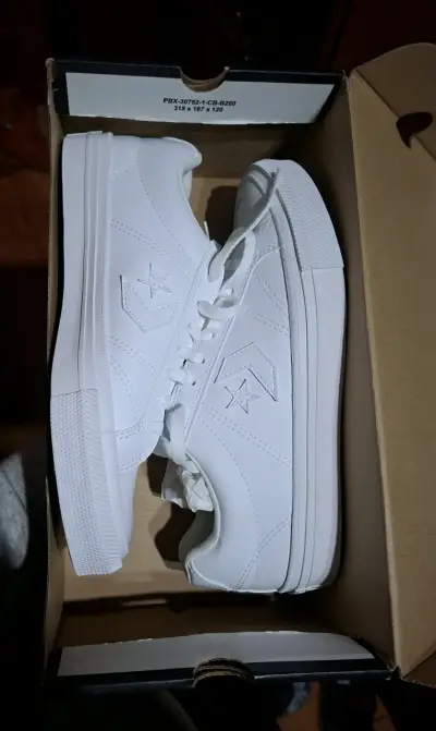 Zapatillas blancas converse de cuero para hombre - miniatura 1