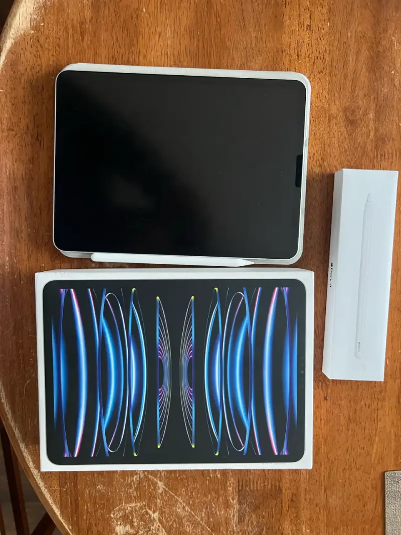iPad Pro 11” M2 4ta Gen (256GB) + Apple Pencil 2 - 1