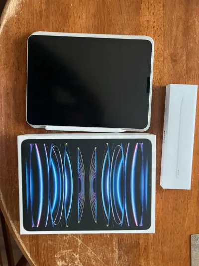 iPad Pro 11” M2 4ta Gen (256GB) + Apple Pencil 2 - miniatura 1
