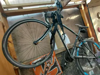 Bicicleta de pista Norco negra - miniatura 1