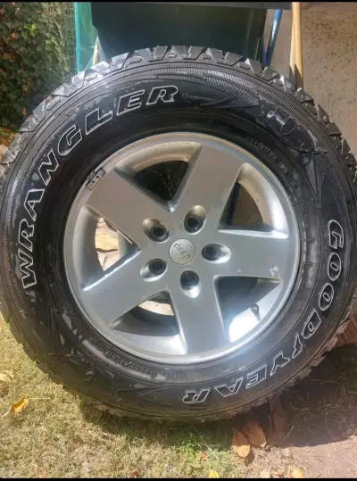 Neumatico Jeep con neumático Goodyear Wrangler - miniatura 1