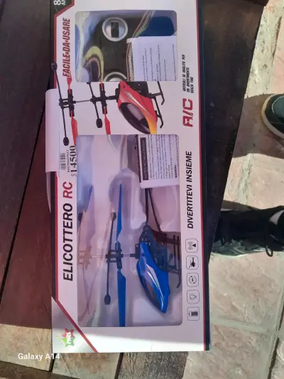 Helicóptero RC con control remoto - miniatura 1