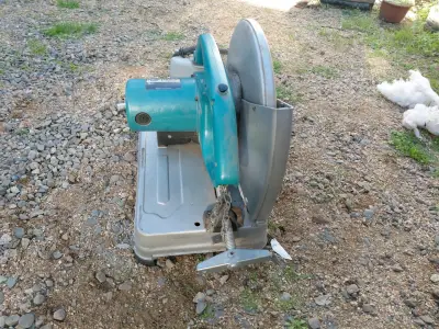 Sierra circular Makita de alta potencia - miniatura 2