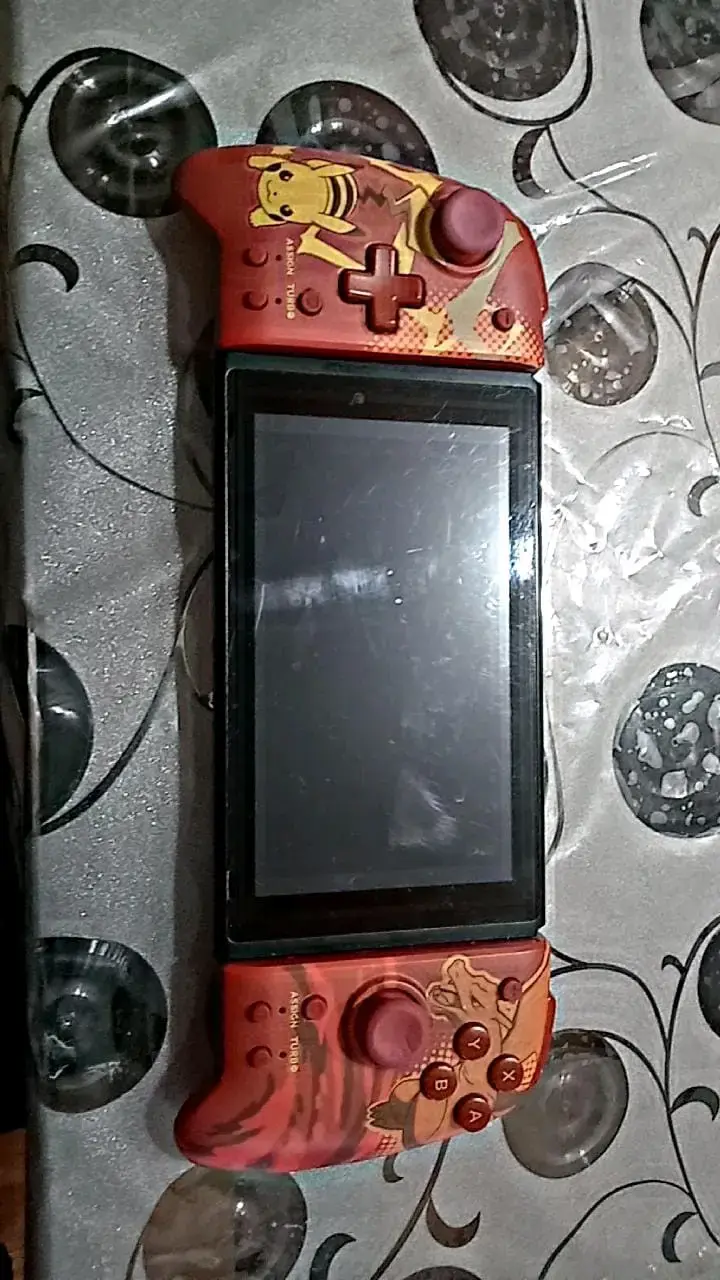 Consola portátil con diseño Pikachu - 1