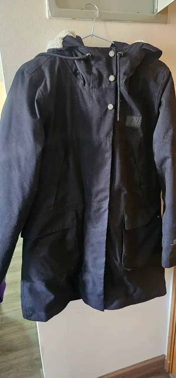 Parka negra impermeable con forro térmico - 2
