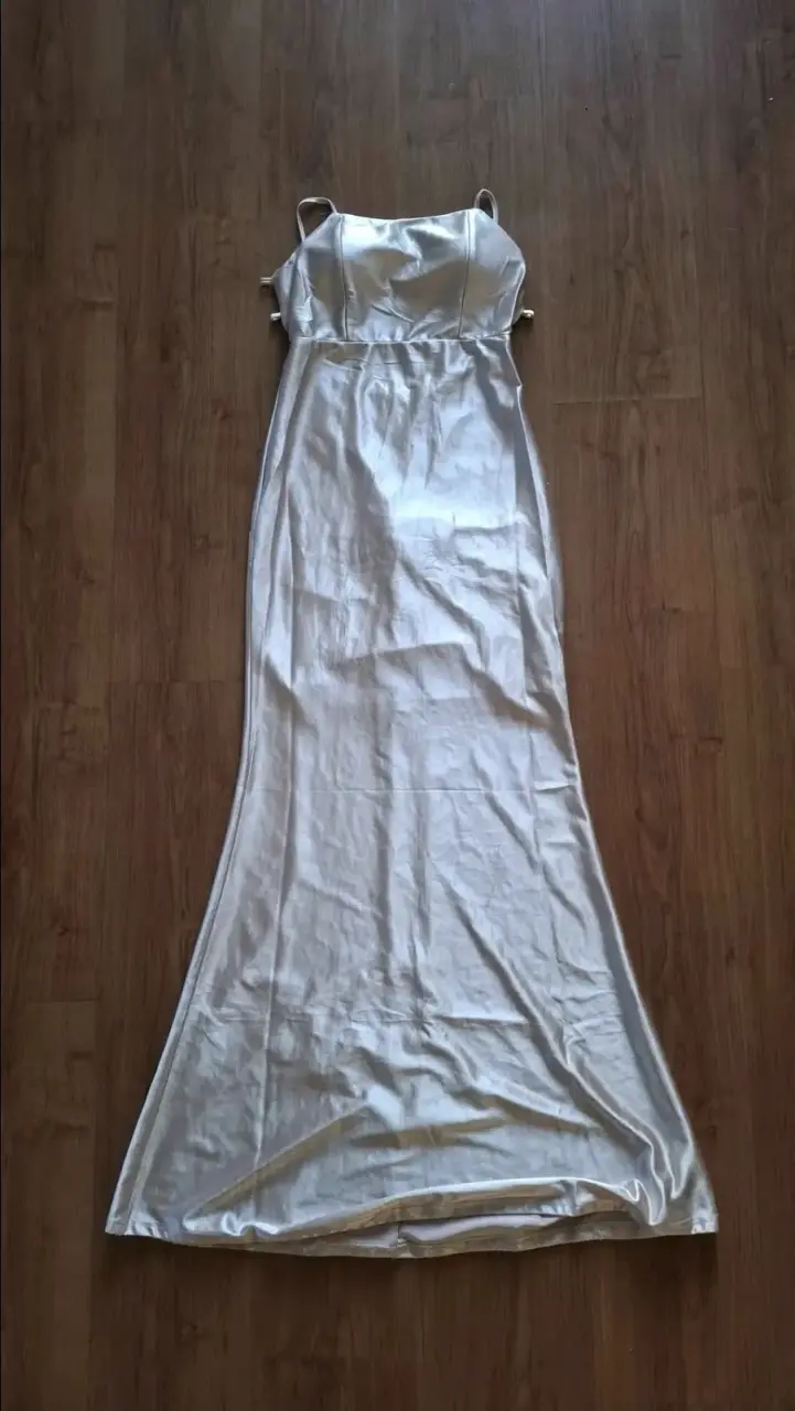 Vestido largo de satén color crema - 1