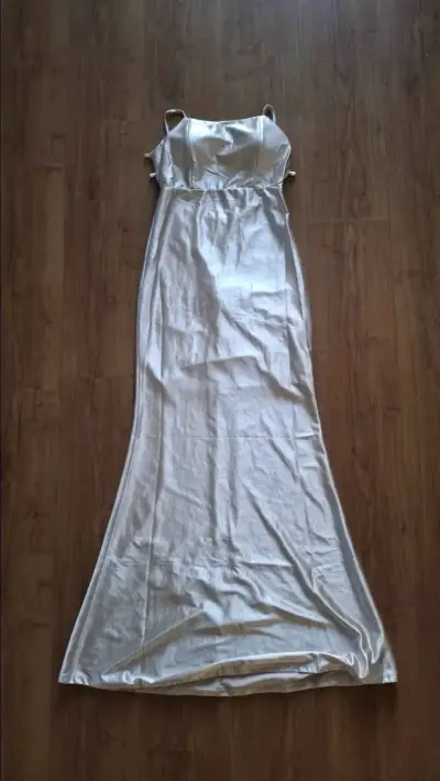 Vestido largo de satén color crema - miniatura 1