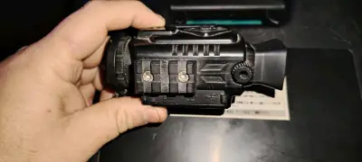 Visor nocturno con montura para casco - miniatura 1