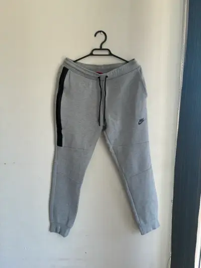Pantalones deportivos Nike grises(Talla m) - miniatura 1