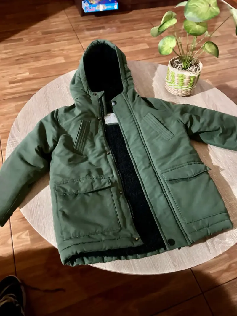 Chaqueta verde con capucha - 2