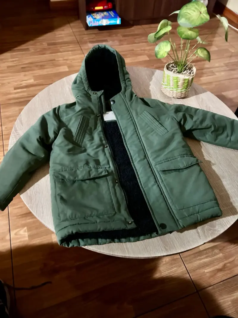 Chaqueta verde con capucha - 3