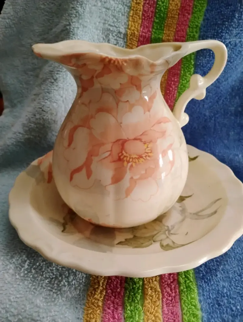Jarra de cerámica floral con plato - 1