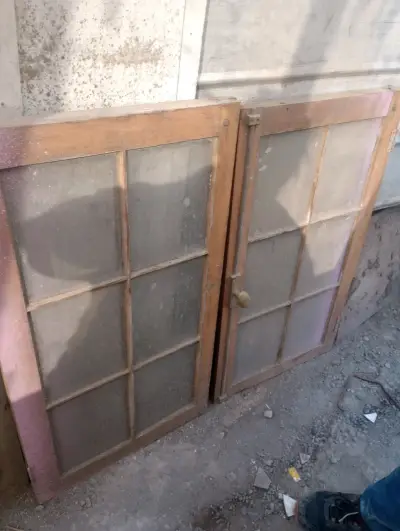 Puerta de madera con vidrio y ventilación - miniatura 5