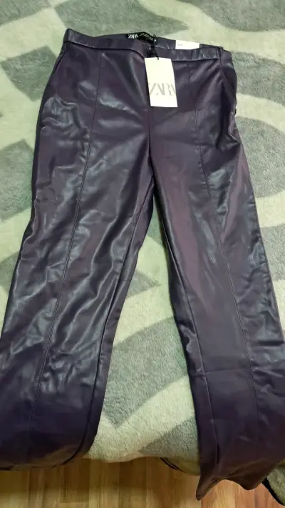 Pantalones de cuero morado Zara nuevos - miniatura 2