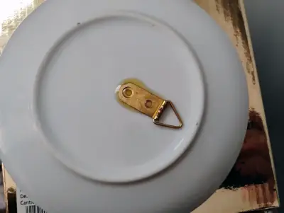 Plato decorativo con diseño clásico - miniatura 2
