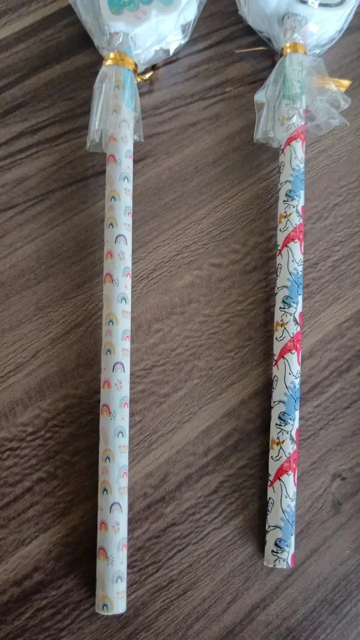 Lápices decorativos con goma de tractor y sirena - 3