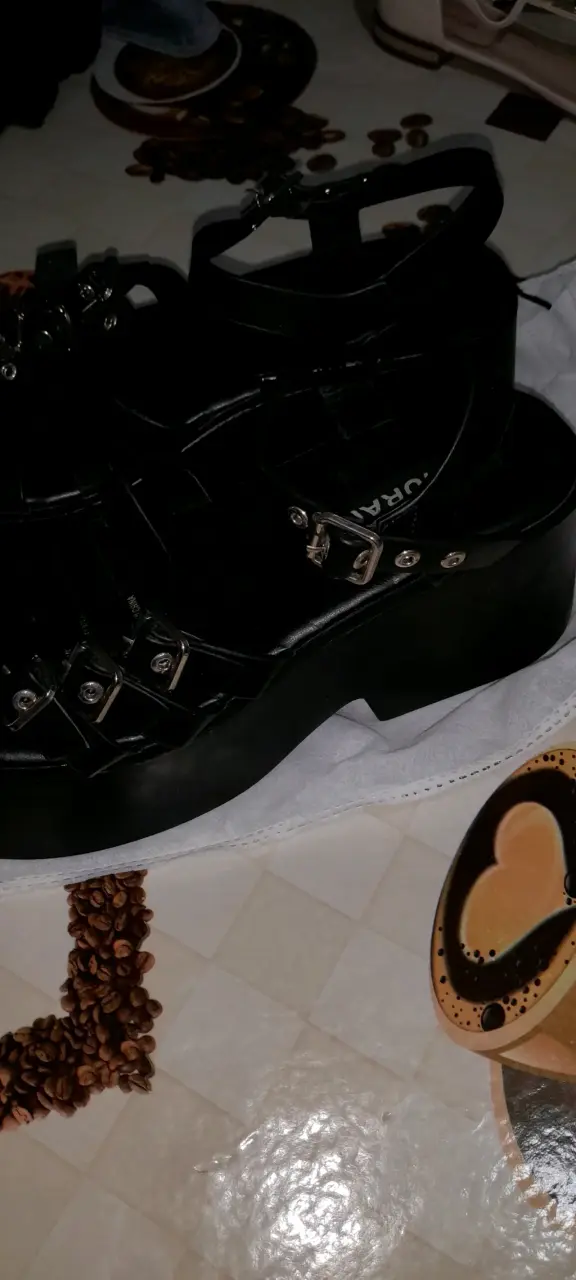 Sandalias negras con plataforma y hebillas - 2