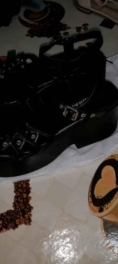 Sandalias negras con plataforma y hebillas - miniatura 2