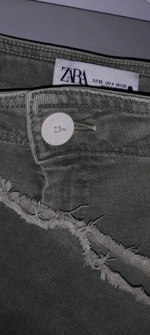 Jeans Zara verde claro desgastados - 2