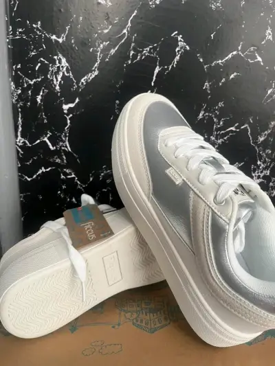 Zapatillas blancas y plateadas Ficus - miniatura 1