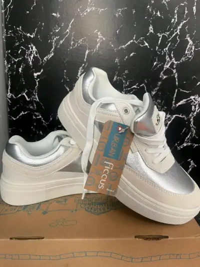 Zapatillas blancas y plateadas Ficus - miniatura 3