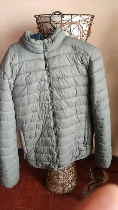 Chaqueta acolchada gris para hombre - miniatura 1