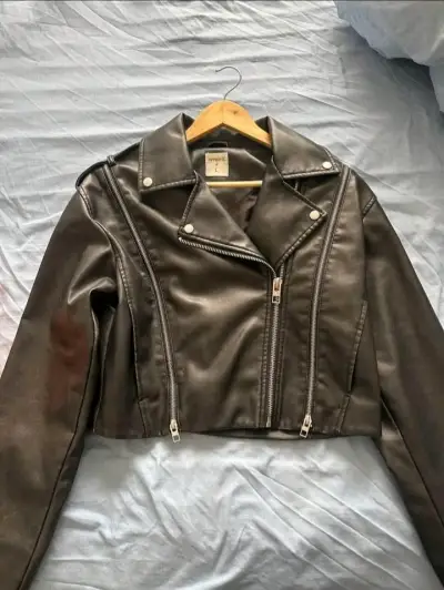 Chaqueta de cuero  negra estilo biker - miniatura 1
