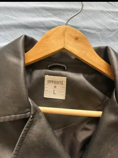 Chaqueta de cuero  negra estilo biker - miniatura 2