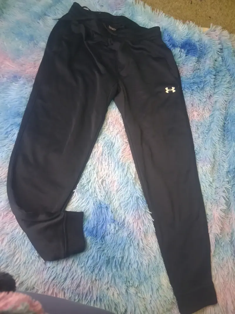 Pantalones deportivos Under Armour negros - 1