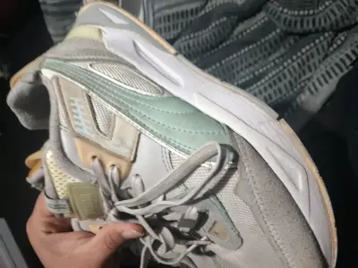 Zapatillas deportivas Puma blancas y verdes - miniatura 2