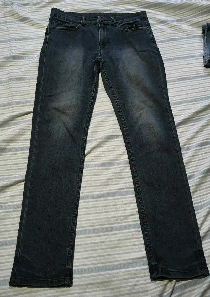 Jeans azul oscuro para hombre en buen estado - 1