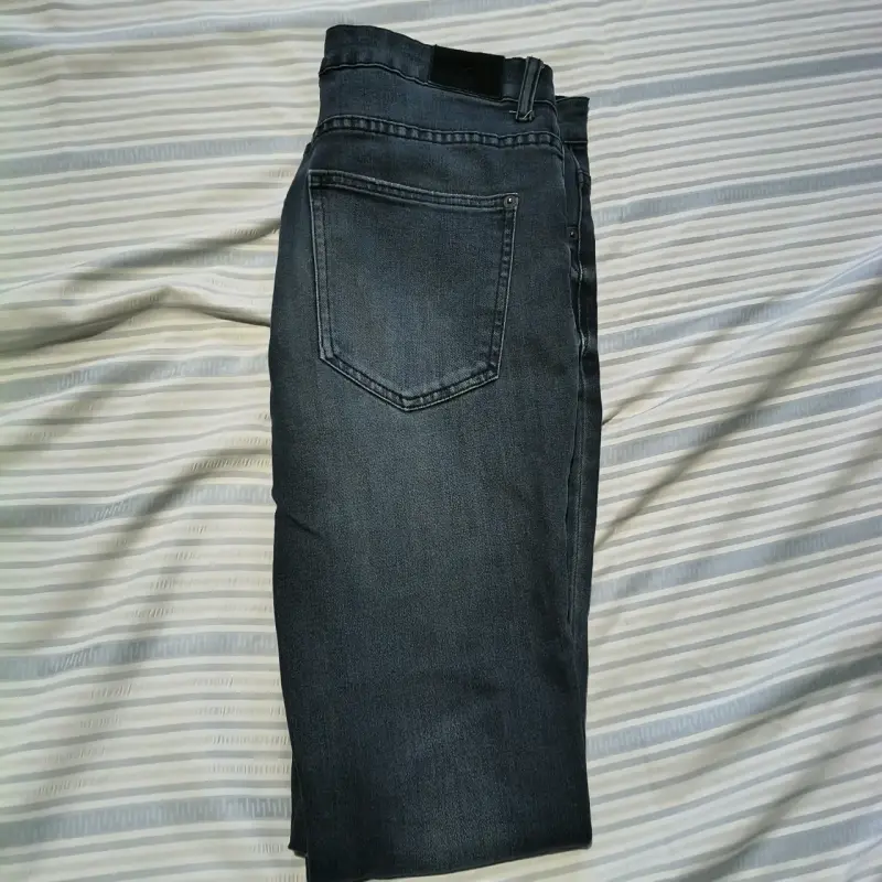 Jeans azul oscuro para hombre en buen estado - 2