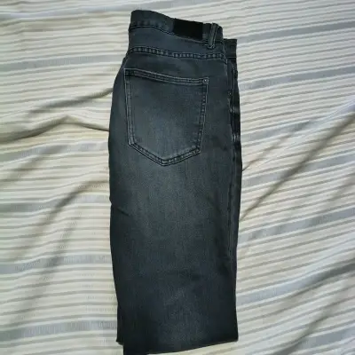 Jeans azul oscuro para hombre en buen estado - miniatura 2