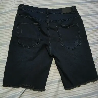 Bermudas de mezclilla Foster desgastadas - miniatura 3