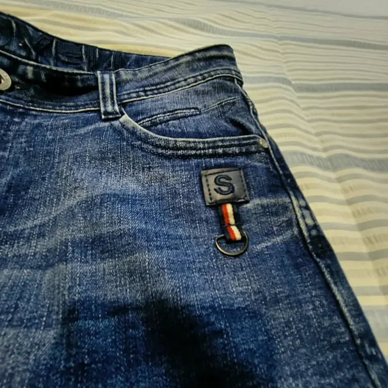Jeans de mezclilla azul para hombre - 4