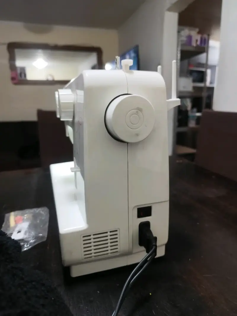 Máquina de coser Singer Promise blanca - 3
