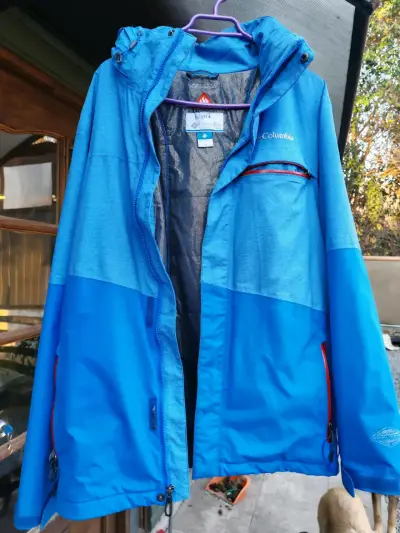 Chaqueta impermeable Columbia azul con capucha - miniatura 1