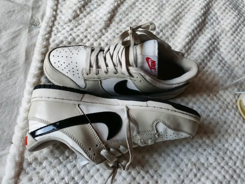 Zapatillas Nike Dunk Low blancas y negras - 2