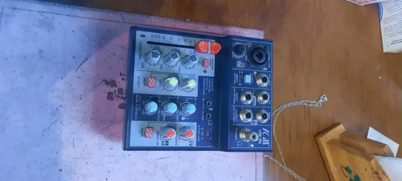 Mezclador de audio ICM UM-36 compacto - 2