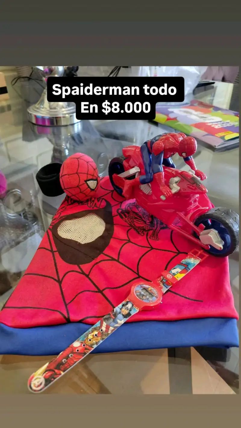 Set de juguetes y ropa de Spiderman